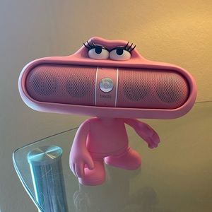 Beats pill stand